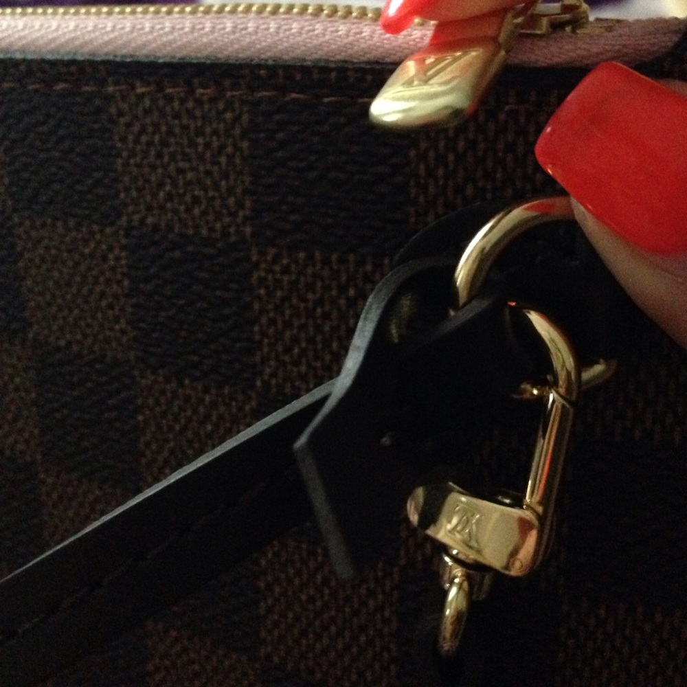 SOLD!🚫🌸Louis Vuitton Neverfull Pochette wristlet - Picture 4 of 8