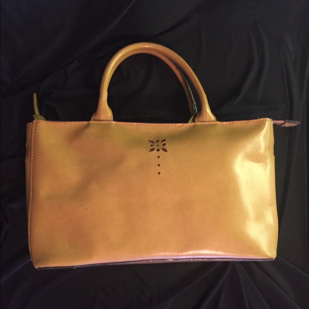 Cute cutout accented medium tote!