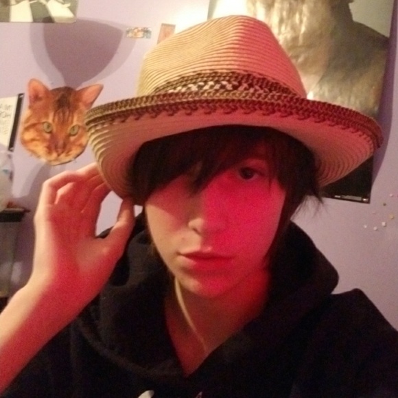 Hat - Picture 3 of 3