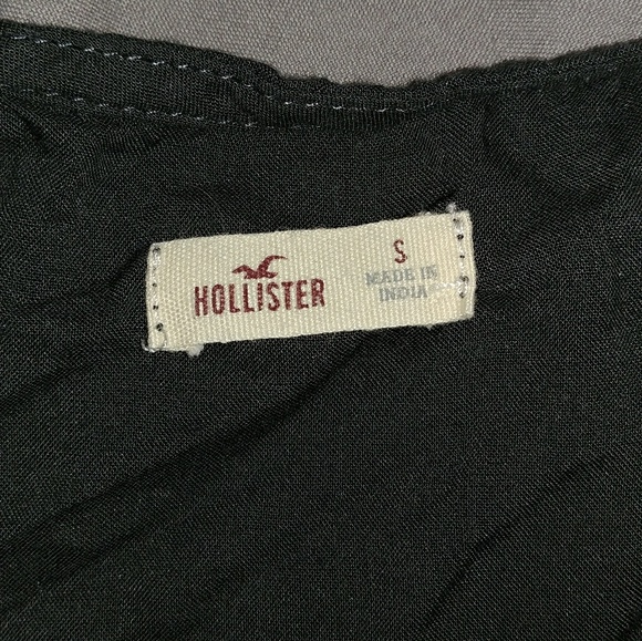 Hollister Charcoal crop top - Picture 2 of 2