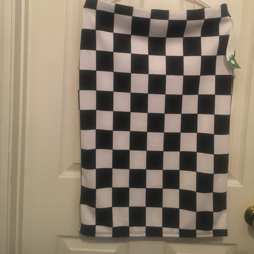 Checkered pencil skirt
