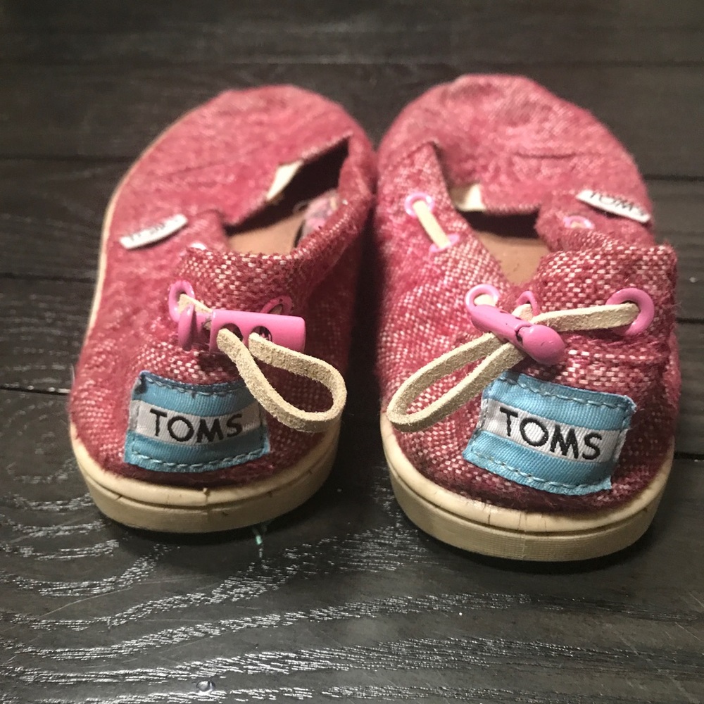 Toms - Picture 2 of 4