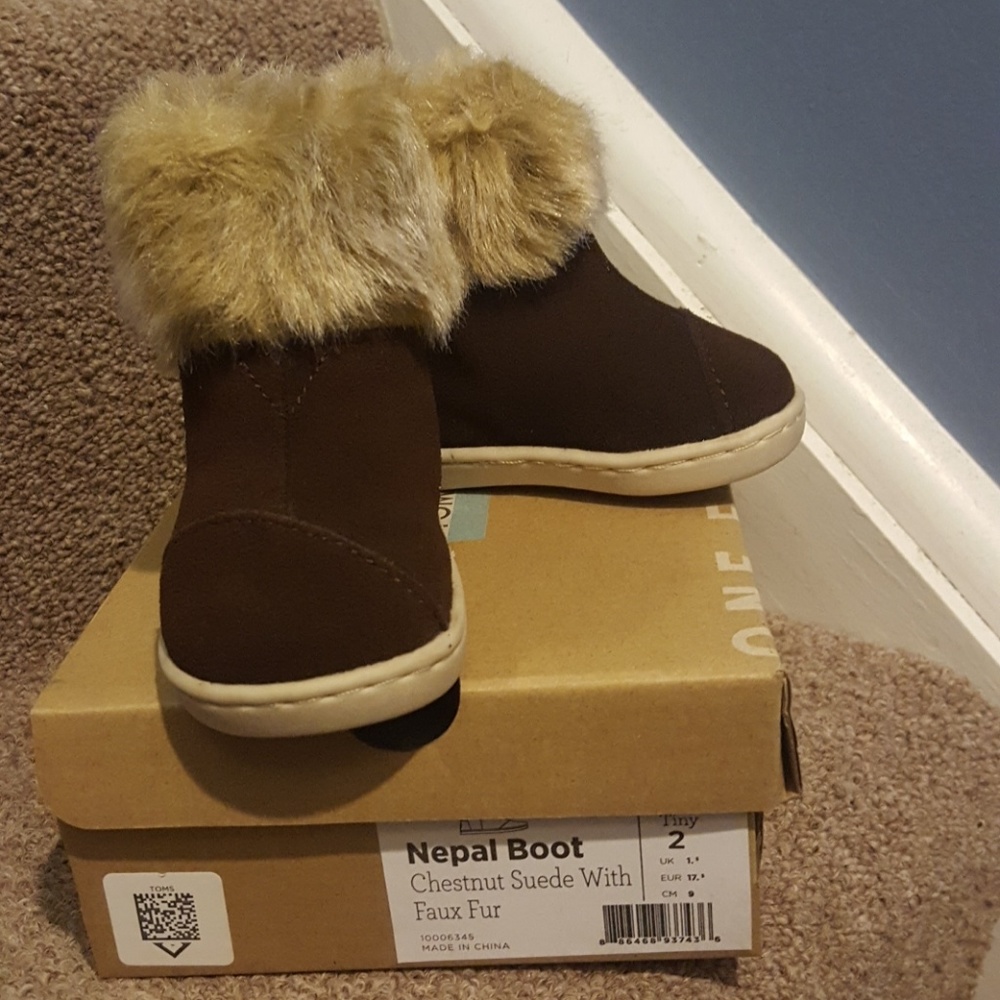 New. Baby Nepal Boot  Chesnut Suede