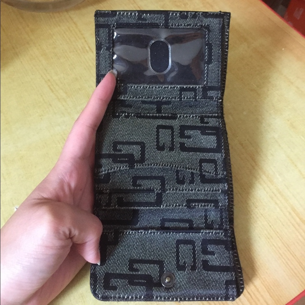 Guess wallet
