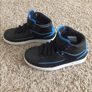 Air Jordan Retro 2 (II) grade school 5y (7 women)