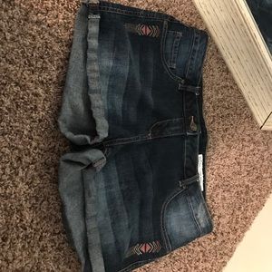 Jean shorts with a tribal print detail