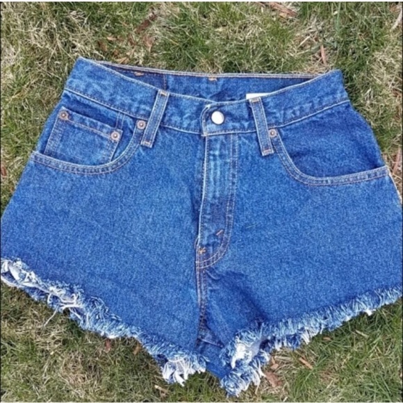 Vintage High Waisted Levi's - Medium Wash (XS-M) - Picture 2 of 3