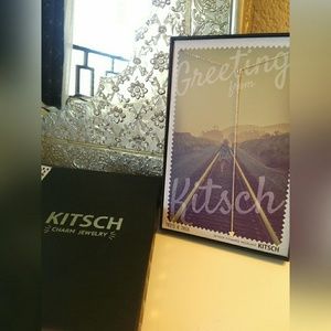 NIP - Kitsch y-shaped necklace with triangle charm