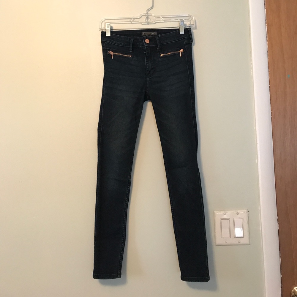 A&F Super Skinny Ankle Jean w. Zipper Details
