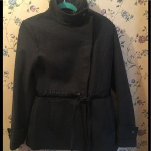 Beautiful Nine West Peacoat w/ zip close and tie.