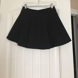 Flare black high-wasted shirt.