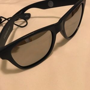 Lululemon seawheeze finisher sunglasses