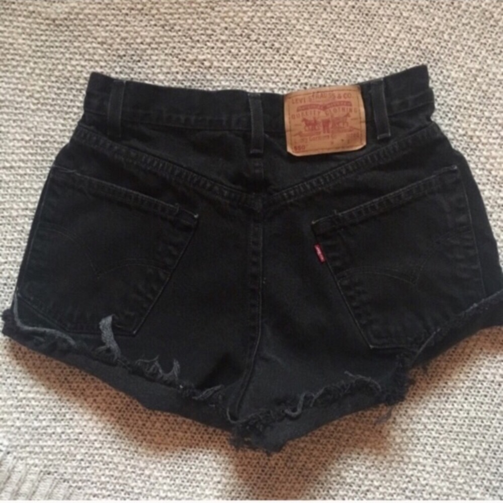Vintage High Waisted Levi Shorts (L-XXL)