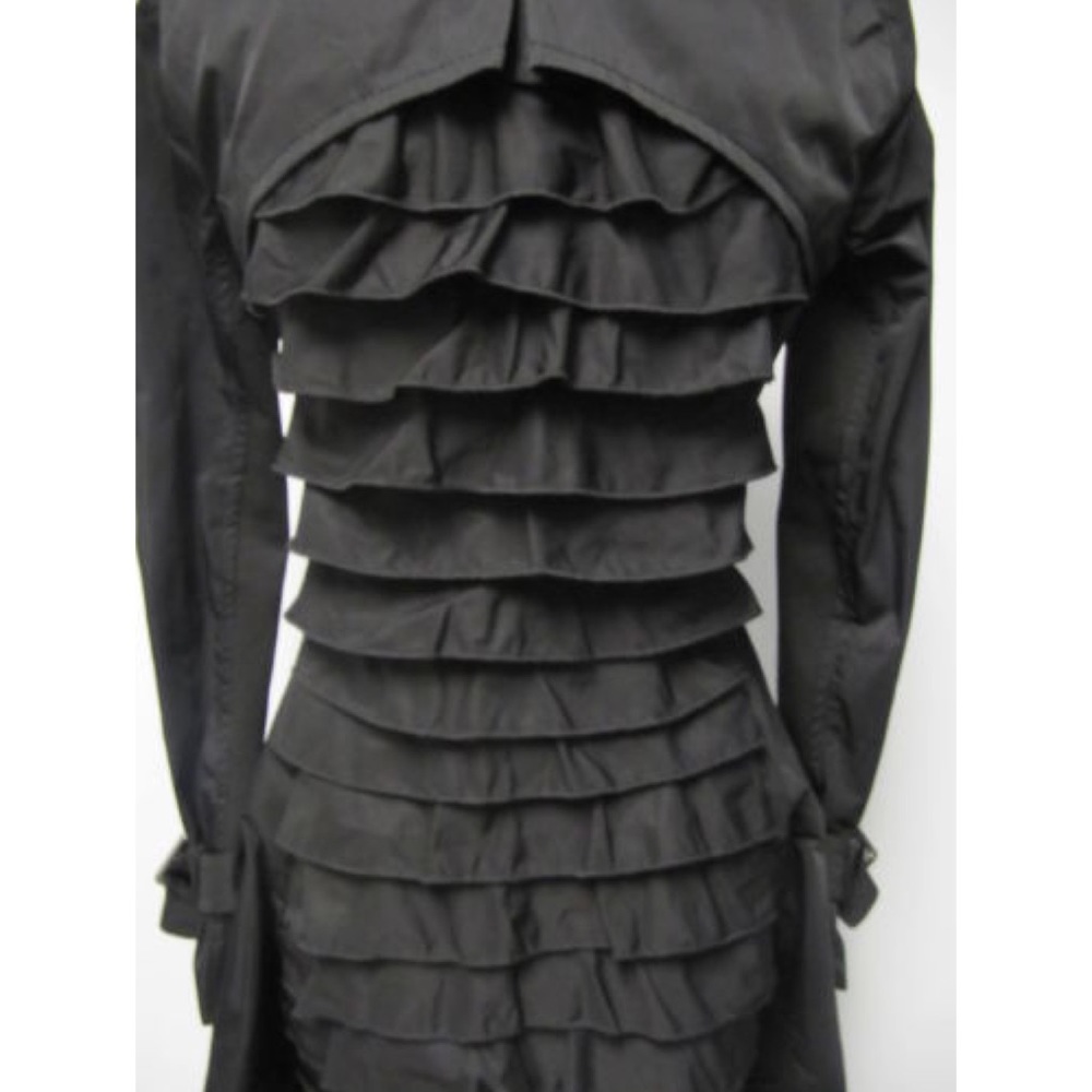 HEAD TURNING BLACK BCBG JACKET SIZE L