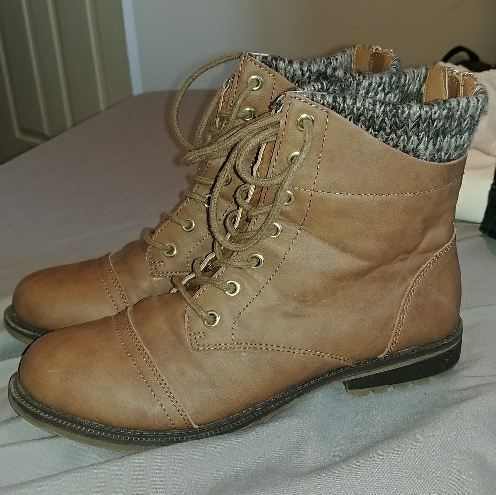 NWOT brown combat boots