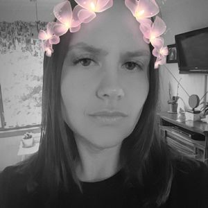 Meet your Posher, Crystal