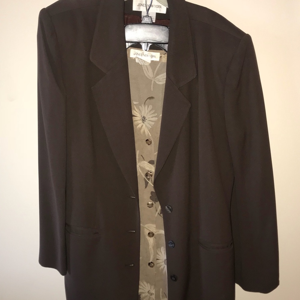 Jones New York blazer and matching shirt and skirt