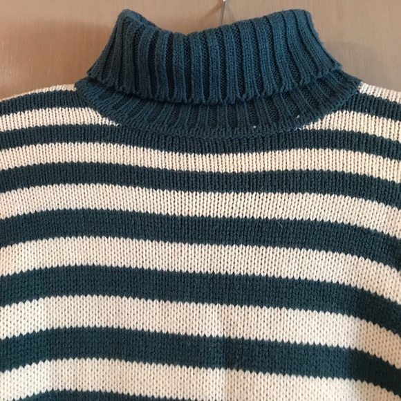 Striped crop knit sweater - Picture 3 of 3