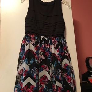 chevron/floral flowy dress, black ruffle top,