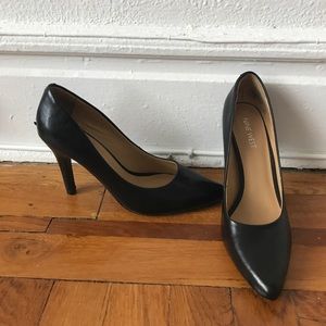 Nine west black pump