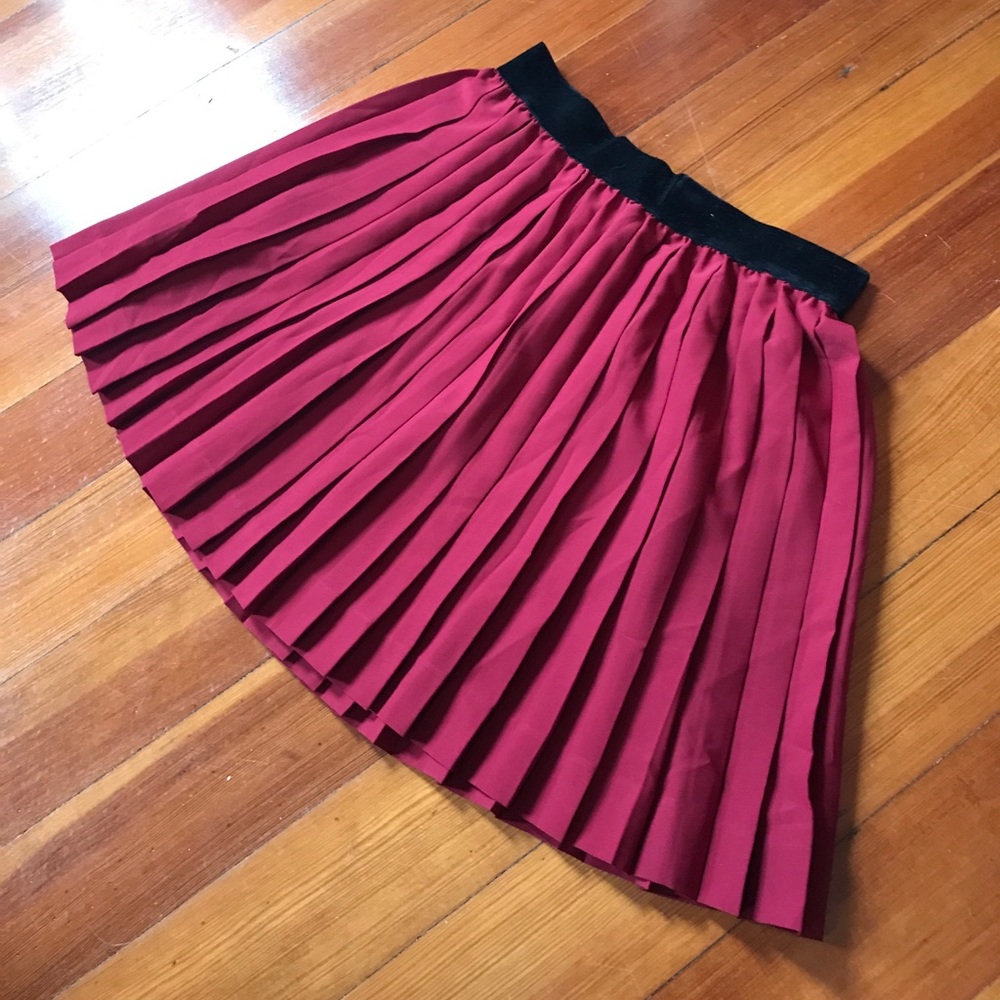 Velvet Waist Pleated Mini-skirt