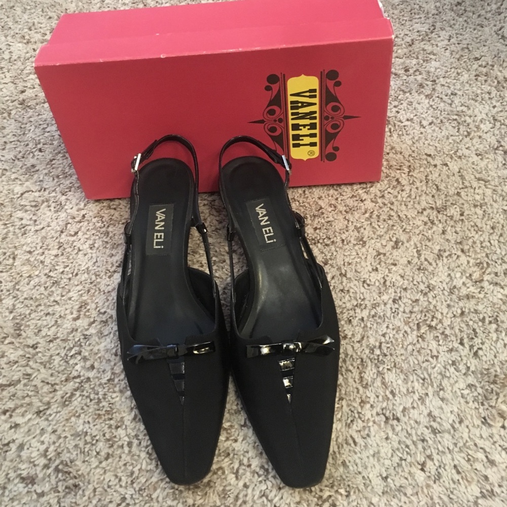 Black kitten heels