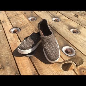 Gold elastic slip-on shoes