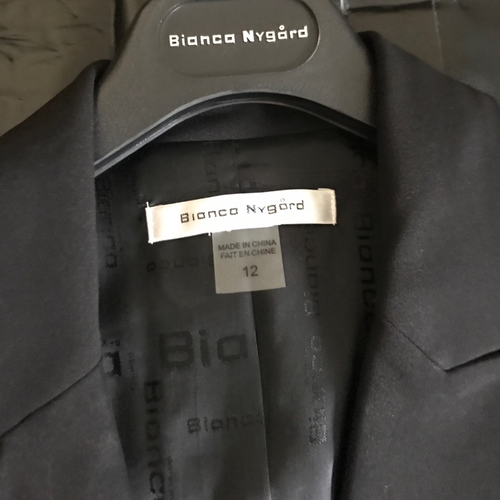 The Perfect Blazer - Picture 3 of 3