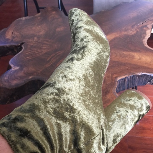 👀Green Crushed Velvet Sock Boot👀 - Picture 2 of 7