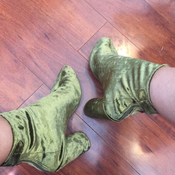👀Green Crushed Velvet Sock Boot👀 - Picture 3 of 7
