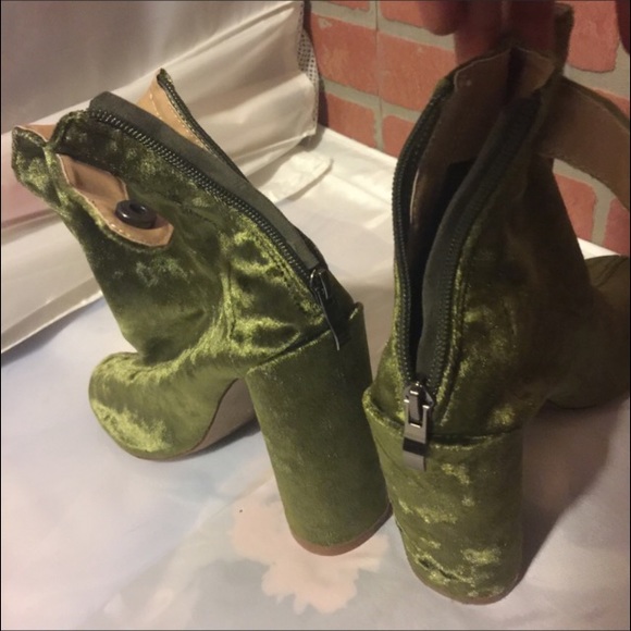 👀Green Crushed Velvet Sock Boot👀 - Picture 6 of 7