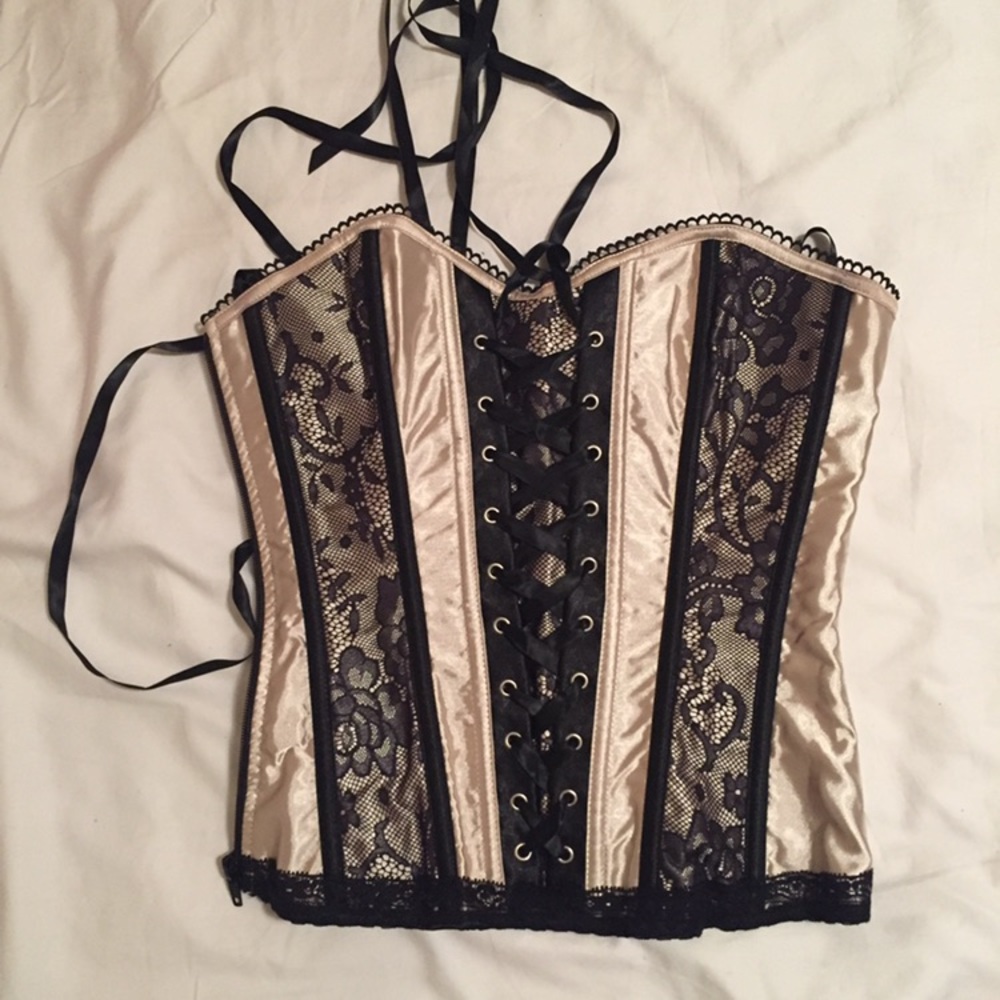 Sexy light pink corset perfect for halloween