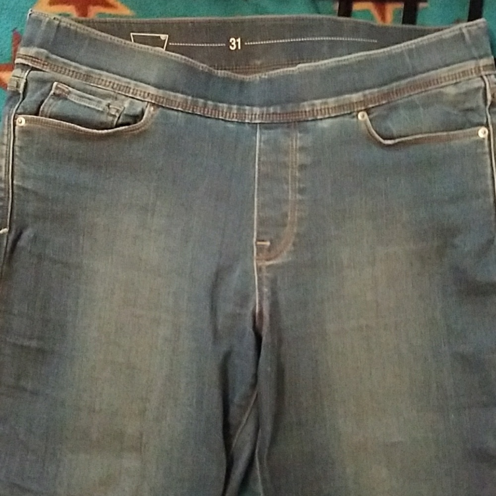 Last chance - Levis tummy control capris