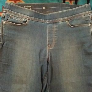 Last chance - Levis tummy control capris