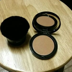 Bobbie Brown bronzing powder. Bali Brown 5.