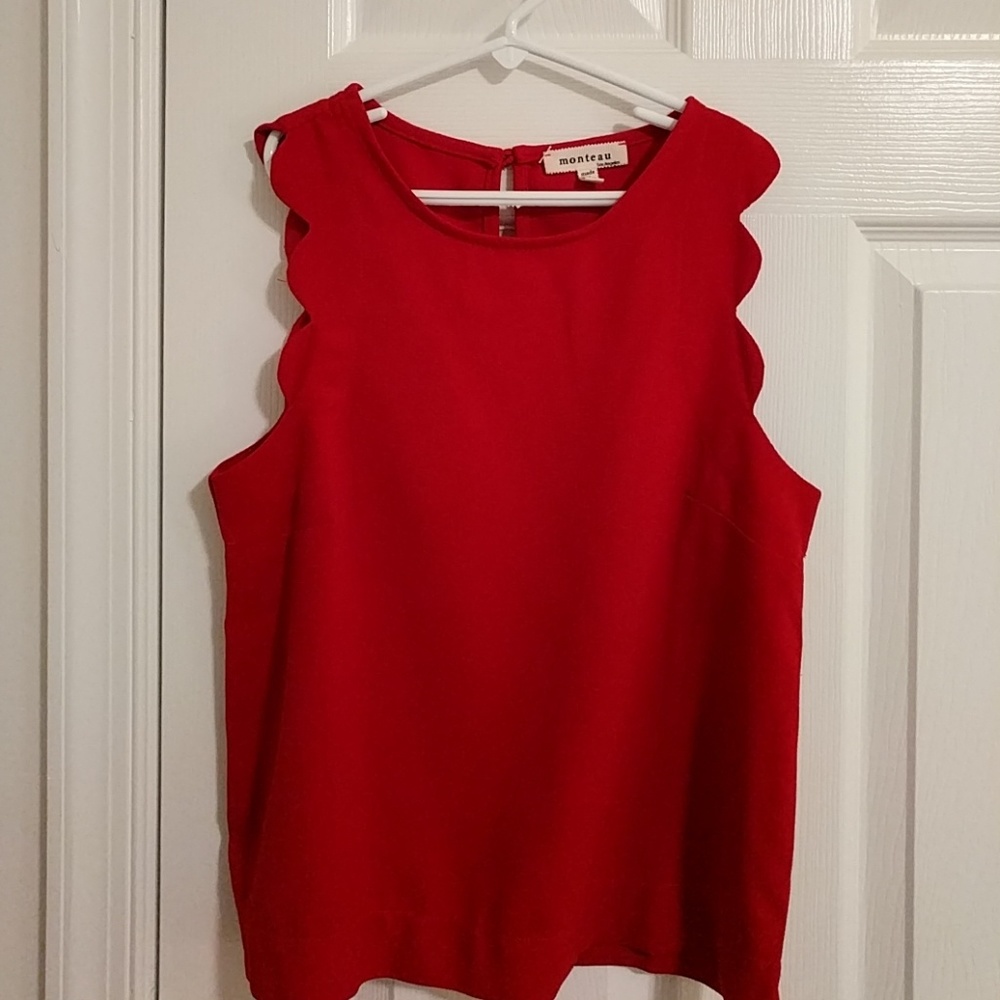 Scalloped sleeveless blouse