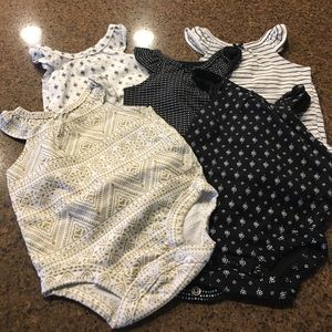 Like new (washed not worn) - Carters onsies (6)