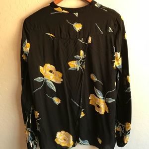 Women’s floral open back shirt
