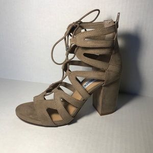 BRAND NEW “Gal” Steve Madden Chunky Heels in Taupe