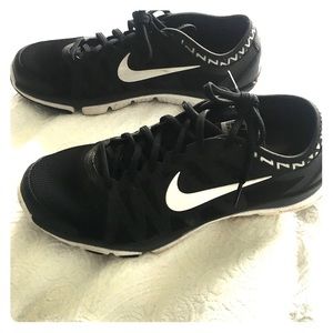 Black Nike flex sneakers size 9