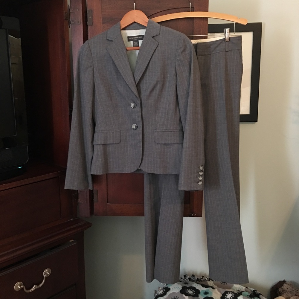 Size 2 Banana Republic Grey pinstriped pantsuit.