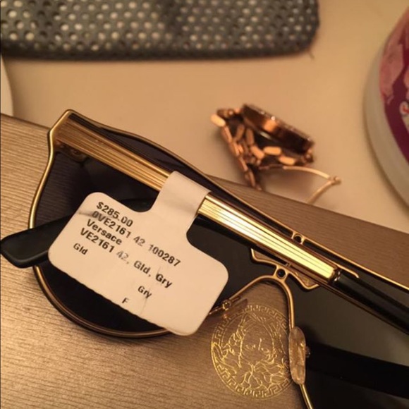 New Versace - Picture 2 of 2