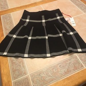 ELLE skirt size medium