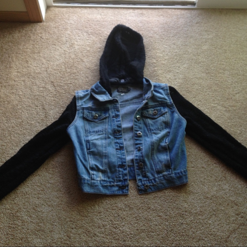 Modern Vintage Boutique jean jacket! 🎊🎉🎊