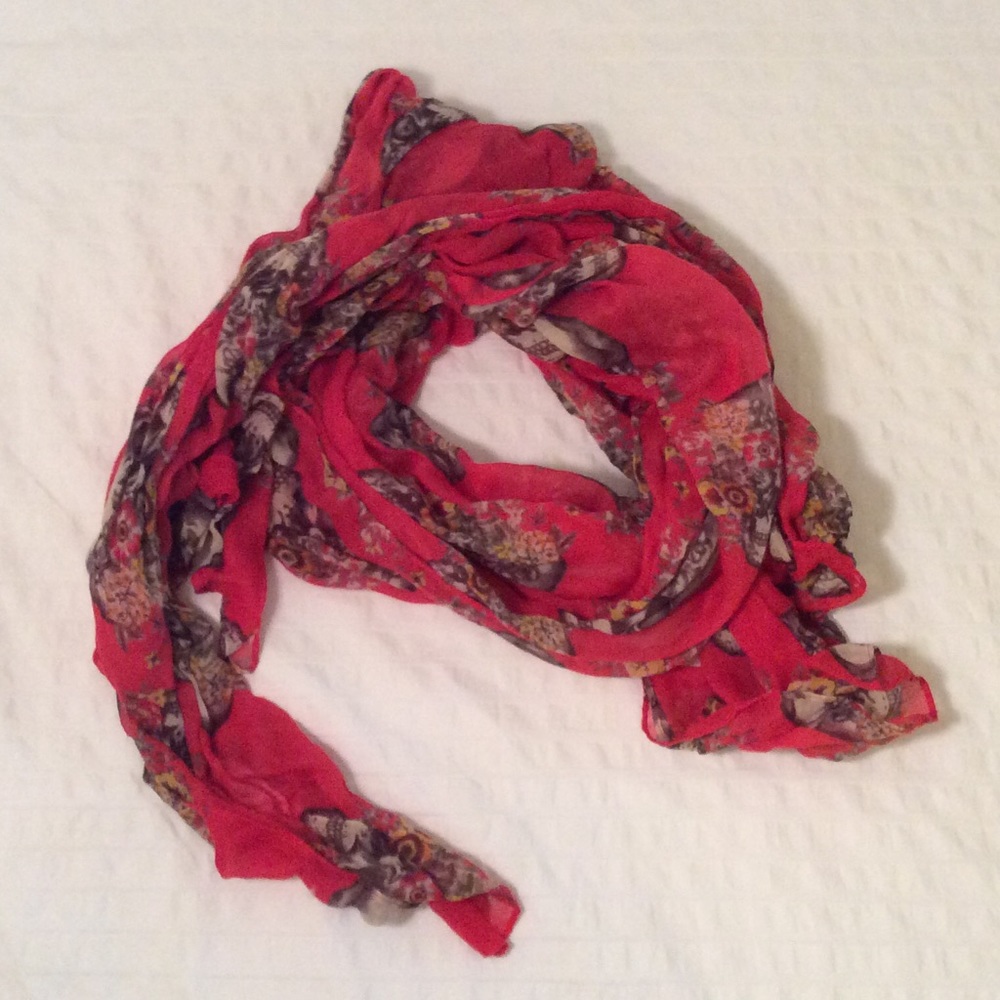 Cotton scarf with beautiful sugar skull print! UO