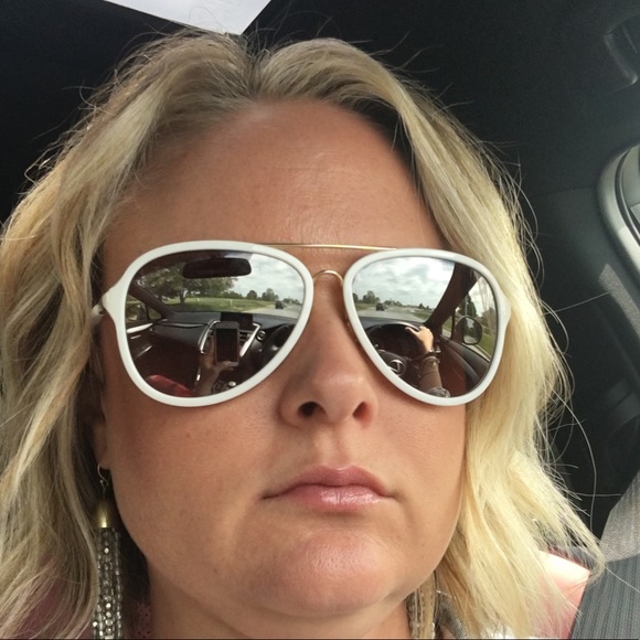 Meet your Posher, Michelle - Picture 1 of 1