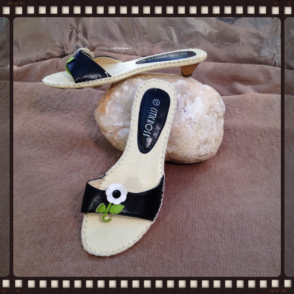 WOMENS SLIP ON KITTEN HEEL SANDALS BLACK & WHITE