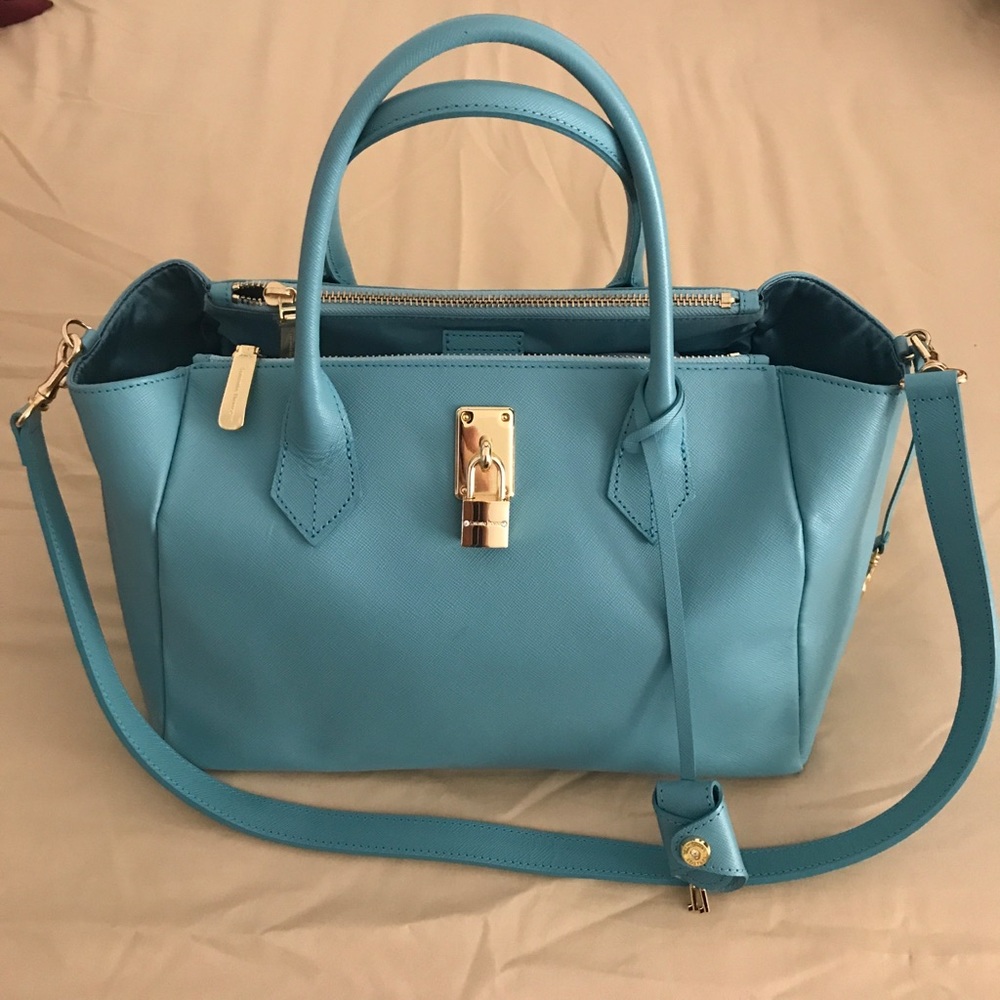 Samantha Thavasa purse