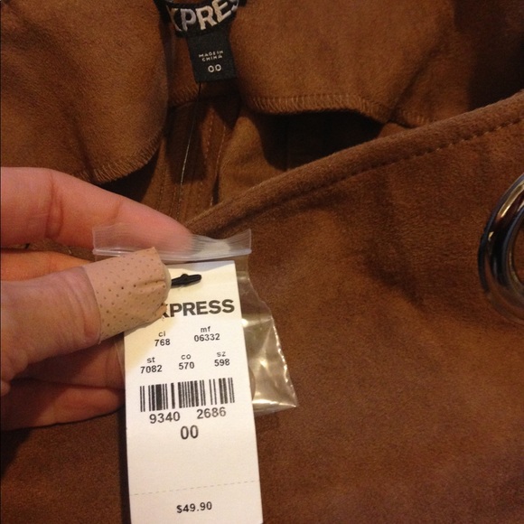 Gorgeous suede like material skirt from express - Picture 5 of 5