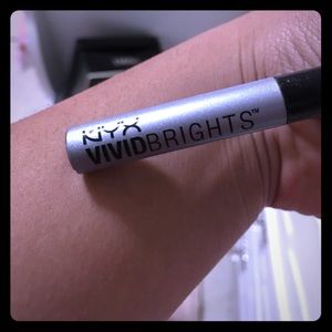 NYX vivid bright eyeliner and a grey eyeshadow